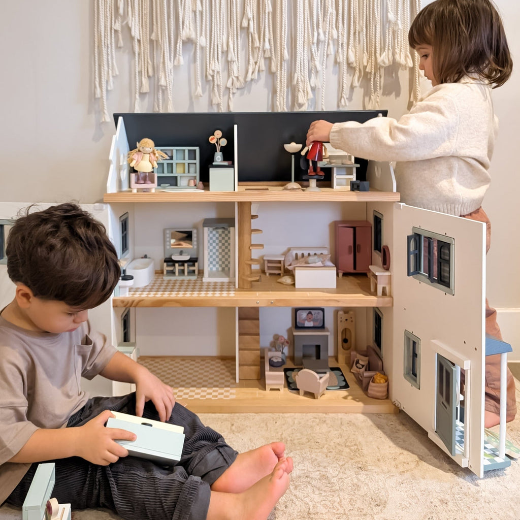 How small world play builds spatial reasoning