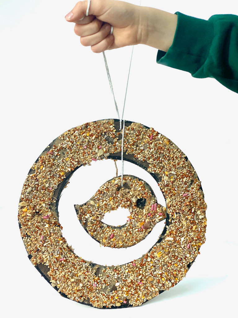 make a bird feeder for the garden, childrens diy activity