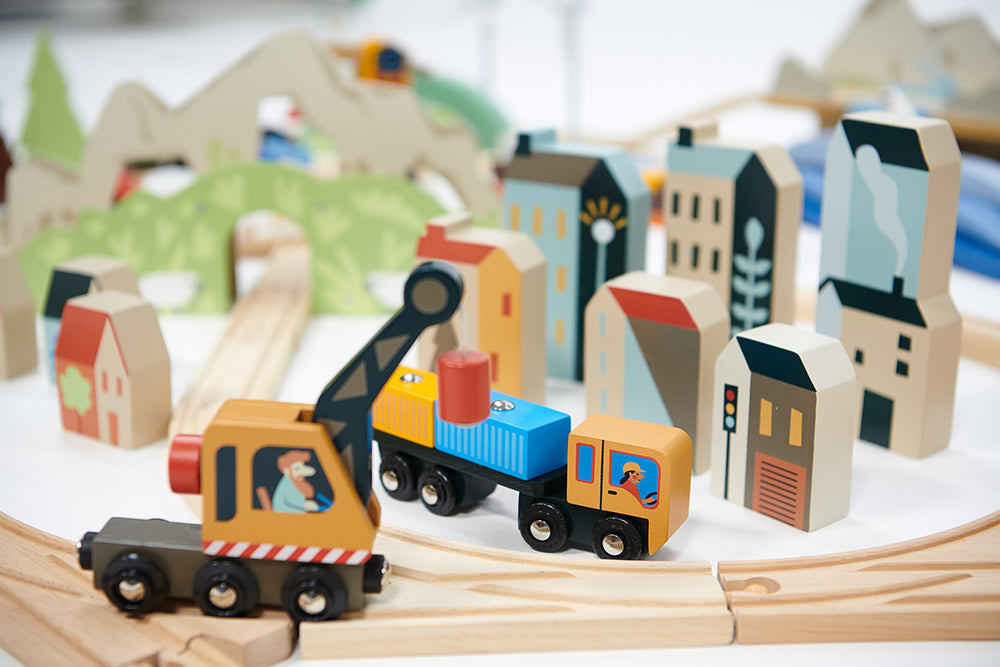 tenderleaf mountain view trainset made from solid wood and plastic free with lots of accessories huge train set premium toy gift ideas